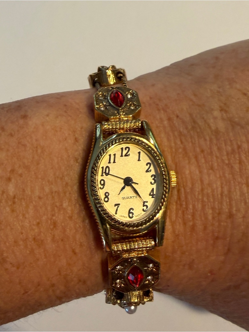Vintage Avon Jeweled Gold Tone Womens Bracelet Watch with Gem Accents
